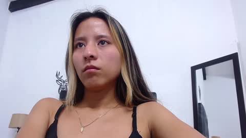 skinny_hottie18 online show from 12/10/24, 01:44