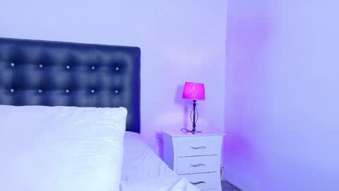 skinny_hottie18 online show from 05/13/26, 11:29