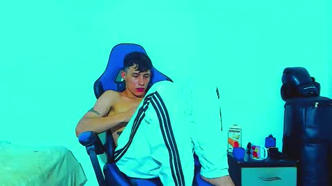 Snapshot of skinny_marked chatting on 10/30/25, 03:19 skinny marked online show from 10/30/25, 03:19