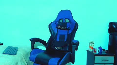 Snapshot of skinny_marked chatting on 10/31/25, 04:19 skinny marked online show from 10/31/25, 04:19