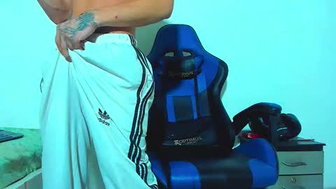 Snapshot of skinny_marked chatting on 12/01/25, 06:13 skinny marked online show from 12/01/25, 06:13