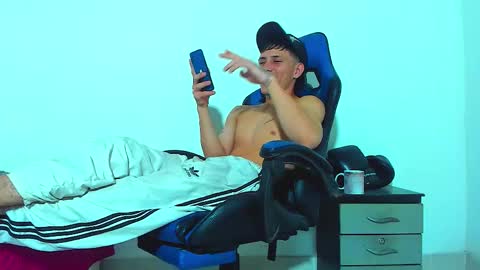 Snapshot of skinny_marked chatting on 12/03/25, 04:42 skinny marked online show from 12/03/25, 04:42