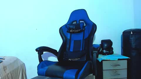 Snapshot of skinny_marked chatting on 12/16/25, 01:54 skinny marked online show from 12/16/25, 01:54