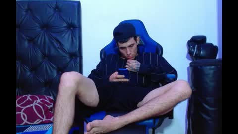 Snapshot of skinny_marked chatting on 03/16/26, 06:06 skinny marked online show from 03/16/26, 06:06