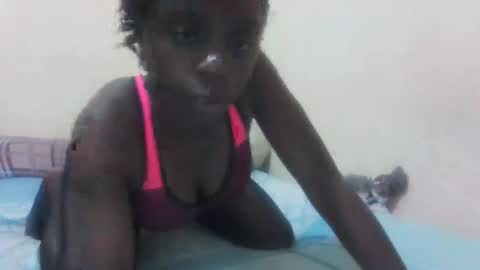 Snapshot of skinny_petite18 chatting on 10/12/25, 07:57 Munah online show from 10/12/25, 07:57