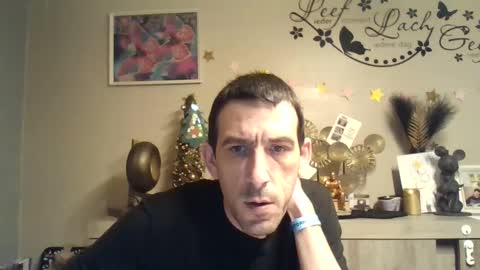 Snapshot of skinnybigcock2 chatting on 12/16/24, 03:51 SkinnyBigCock2 online show from 12/16/24, 03:51