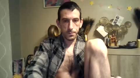 Snapshot of skinnybigcock2 chatting on 12/18/24, 03:04 SkinnyBigCock2 online show from 12/18/24, 03:04