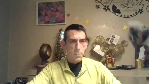 Snapshot of skinnybigcock2 chatting on 12/28/24, 03:04 SkinnyBigCock2 online show from 12/28/24, 03:04