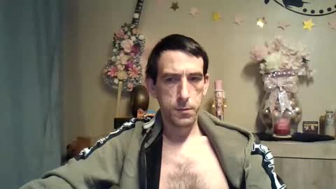 Snapshot of skinnybigcock2 chatting on 11/17/25, 04:40 SkinnyBigCock2 online show from 11/17/25, 04:40