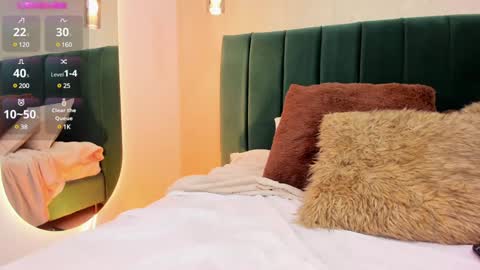 Snapshot of skinnydoll_1 chatting on 12/26/24, 06:33 Mila online show from 12/26/24, 06:33