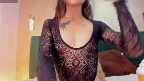 Snapshot of skinnydoll_1 chatting on 01/04/25, 02:04 Mila online show from 01/04/25, 02:04