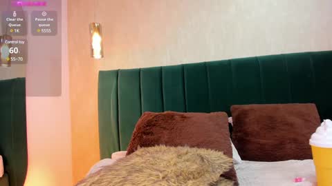 Snapshot of skinnydoll_1 chatting on 01/11/25, 10:29 Mila online show from 01/11/25, 10:29