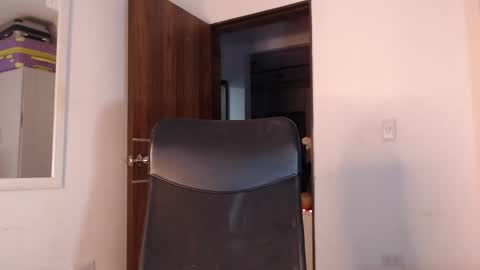 jesica online show from 10/22/25, 05:19