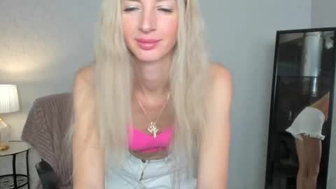 Snapshot of skinnyladyy chatting on 03/10/25, 02:17 Skinnyladyy online show from 03/10/25, 02:17