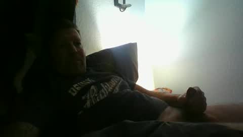 Snapshot of skinnymeat858205 chatting on 11/10/25, 04:00 skinnymeat858205 online show from 11/10/25, 04:00