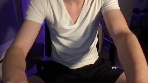 Snapshot of skinnyrisky chatting on 10/21/25, 05:24 skinnyrisky online show from 10/21/25, 05:24