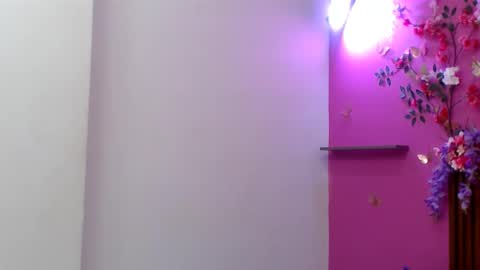 sofia online show from 11/19/25, 01:11