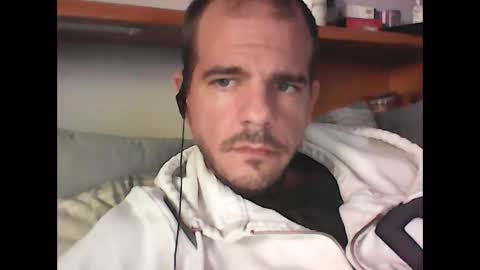 Snapshot of skippy6988 chatting on 10/09/25, 01:53 Easy-E online show from 10/09/25, 01:53