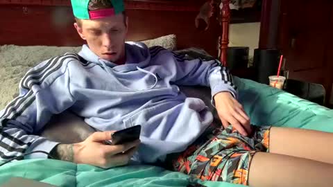 Snapshot of skittles933 chatting on 02/25/25, 02:11 Skittles online show from 02/25/25, 02:11