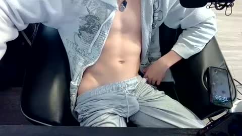 Snapshot of skrogdog chatting on 05/11/26, 04:59 skrogdog online show from 05/11/26, 04:59