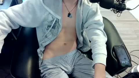 Snapshot of skrogdog chatting on 07/09/26, 04:44 skrogdog online show from 07/09/26, 04:44