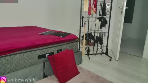 Eliza online show from 10/10/25, 10:09