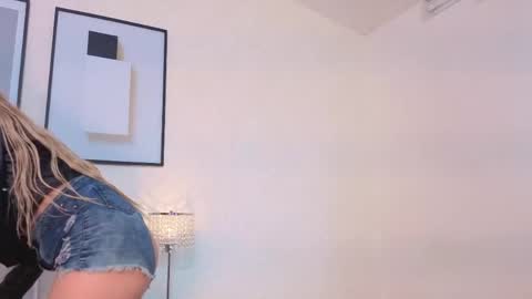 sky_johnson_ online show from 05/21/26, 07:10