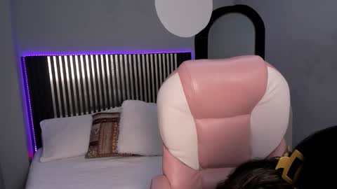 S O F I  online show from 10/21/25, 02:40