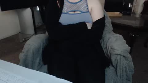 SKYLE   online show from 10/24/25, 11:01