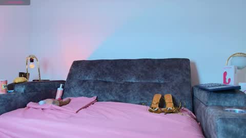 skye moore online show from 09/13/25, 01:00