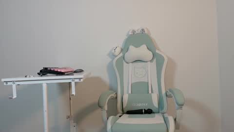 Snapshot of skye_nerdy chatting on 09/25/25, 02:15 SKYE. online show from 09/25/25, 02:15