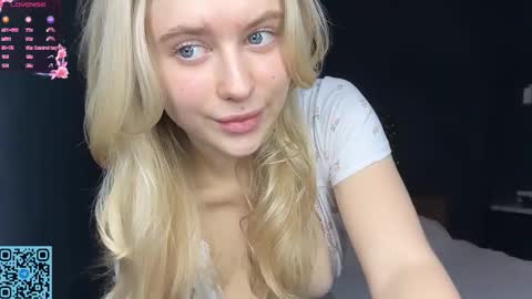 Snapshot of skyeveil chatting on 10/31/25, 06:42 Skye online show from 10/31/25, 06:42