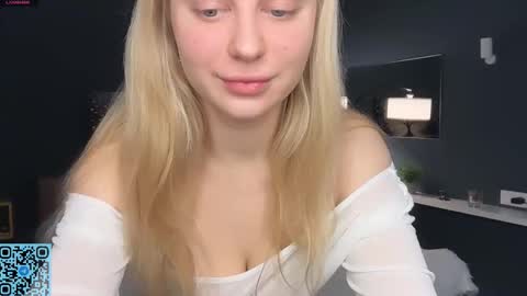 Snapshot of skyeveil chatting on 12/15/25, 08:35 Skye online show from 12/15/25, 08:35