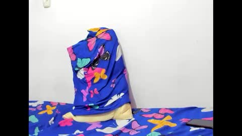 skyhot21 online show from 10/18/25, 03:09