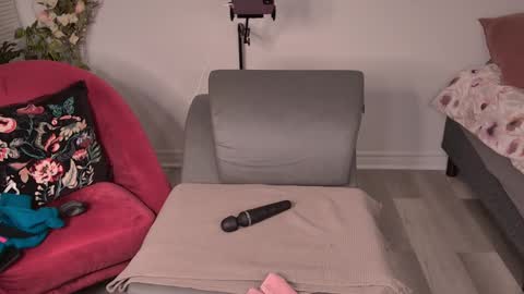 skylar bird online show from 01/02/25, 04:09