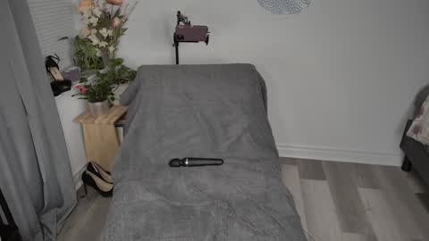 skylar bird online show from 02/05/25, 04:27