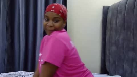 Snapshot of skylar_syn chatting on 03/16/26, 05:55 Skylar online show from 03/16/26, 05:55