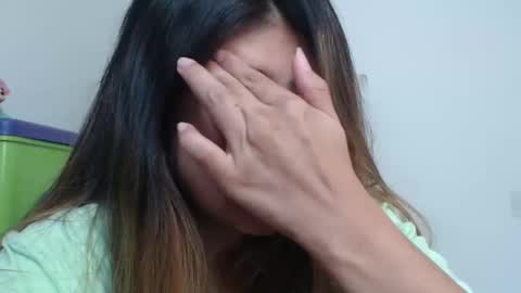 Snapshot of skyler1195 chatting on 01/19/25, 06:00 Skyler online show from 01/19/25, 06:00