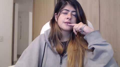 Snapshot of skyler1195 chatting on 03/10/25, 06:49 Skyler online show from 03/10/25, 06:49