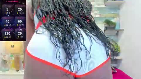 Snapshot of skyler_naomi chatting on 06/25/26, 03:05 skyler_naomi online show from 06/25/26, 03:05