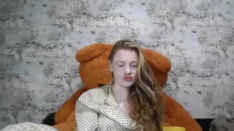 Skyler online show from 10/29/25, 05:04