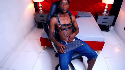 SKYLERBIGXXX online show from 10/17/25, 04:26