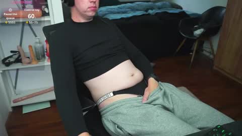 Snapshot of skylinebaby chatting on 06/05/26, 06:35 skylinebaby online show from 06/05/26, 06:35