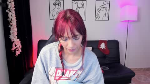 Snapshot of skyssoul chatting on 12/13/24, 10:45 cielo     online show from 12/13/24, 10:45