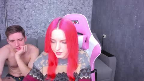 Snapshot of sledadora chatting on 02/23/25, 01:10 Sophie and David online show from 02/23/25, 01:10