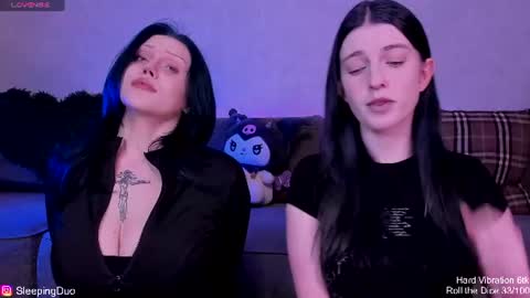 Snapshot of sleepingduo chatting on 06/11/26, 07:23 Hi We are Iva and Angela Nice to meet u 3 online show from 06/11/26, 07:23