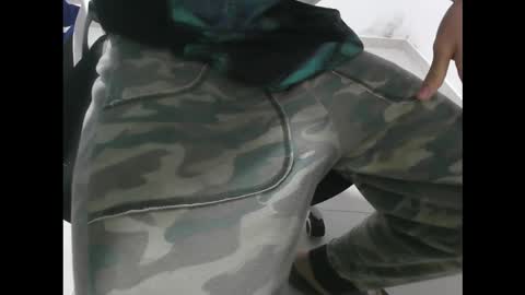 Snapshot of slender_cum chatting on 10/29/25, 08:38 Slender Cum online show from 10/29/25, 08:38