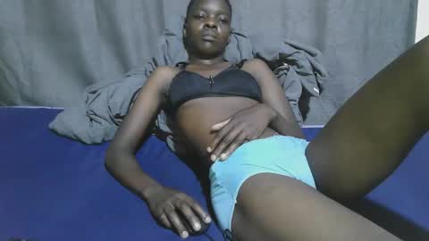 Snapshot of slender_queen chatting on 01/15/26, 12:21 slender_queen online show from 01/15/26, 12:21