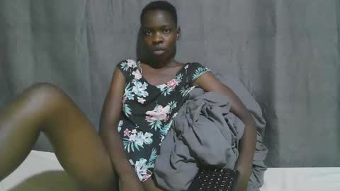 Snapshot of slender_queen chatting on 01/18/26, 07:39 slender_queen online show from 01/18/26, 07:39