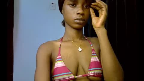 Snapshot of slim_petitqueen chatting on 11/10/25, 08:35 Alice online show from 11/10/25, 08:35